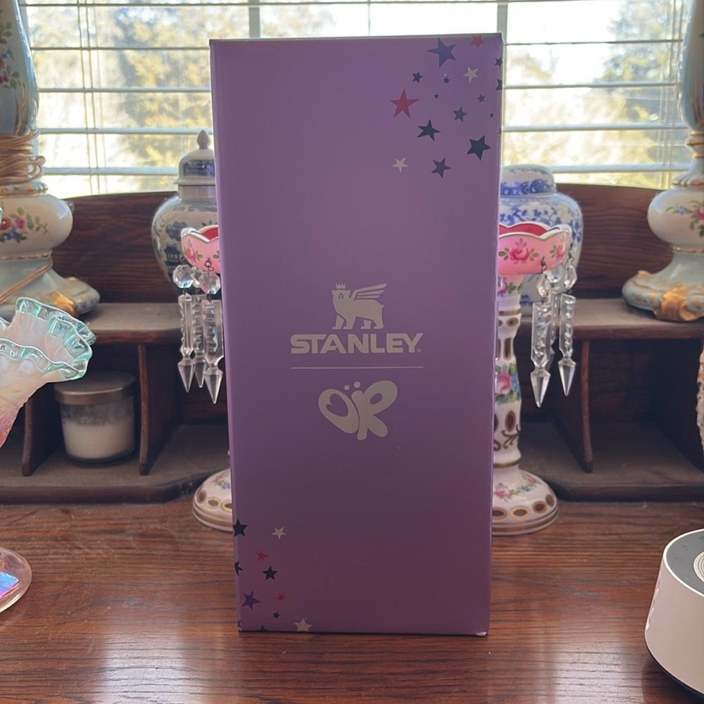 NIB 
Stanley x Olivia Rodrigo 40oz